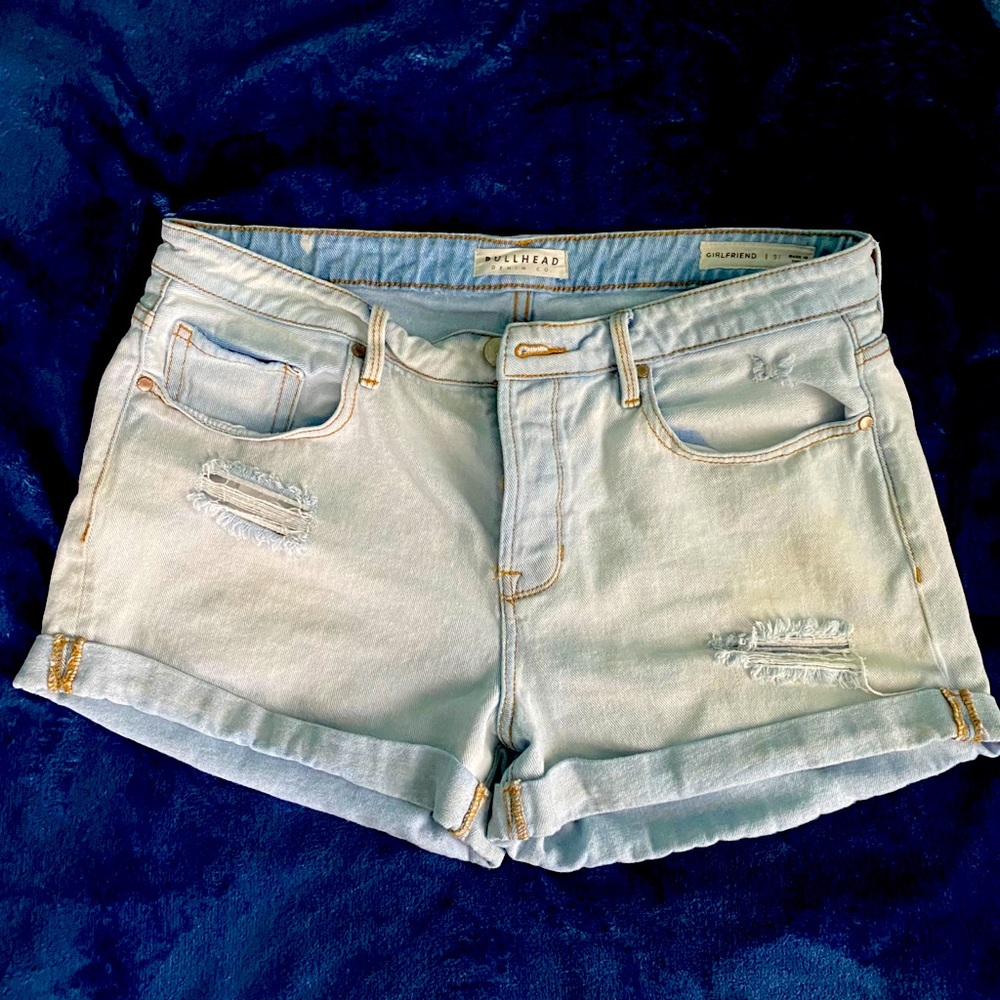 Bullhead distressed jean shorts!